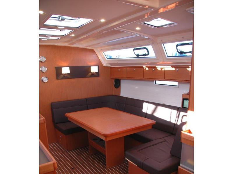 Book yachts online - sailboat - Bavaria Cruiser 46 - Sadira - rent