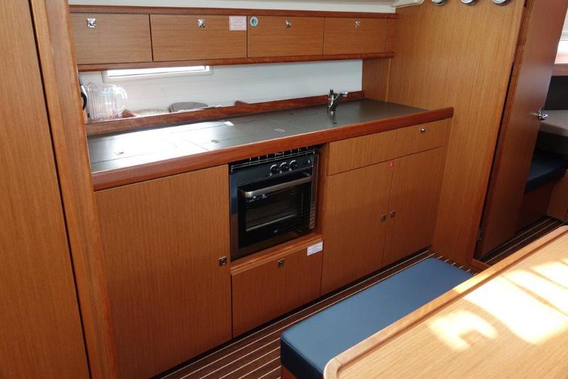 Book yachts online - sailboat - Bavaria Cruiser 41 - Oberon - rent