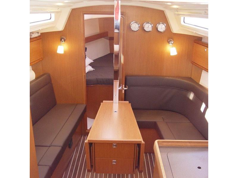 Book yachts online - sailboat - Bavaria Cruiser 34 - Merak - rent