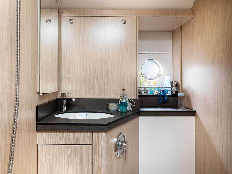 Book yachts online - motorboat - Bavaria E40 Fly - Aquatic Vita - rent