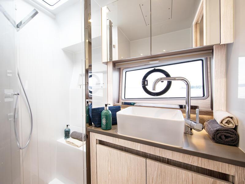 Book yachts online - motorboat - Sealine C390 - ECSTASEA  - rent