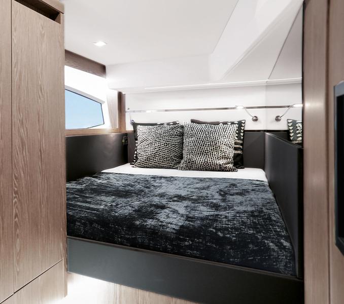 Book yachts online - motorboat - Sealine F430 - BLUE LAGOON - rent