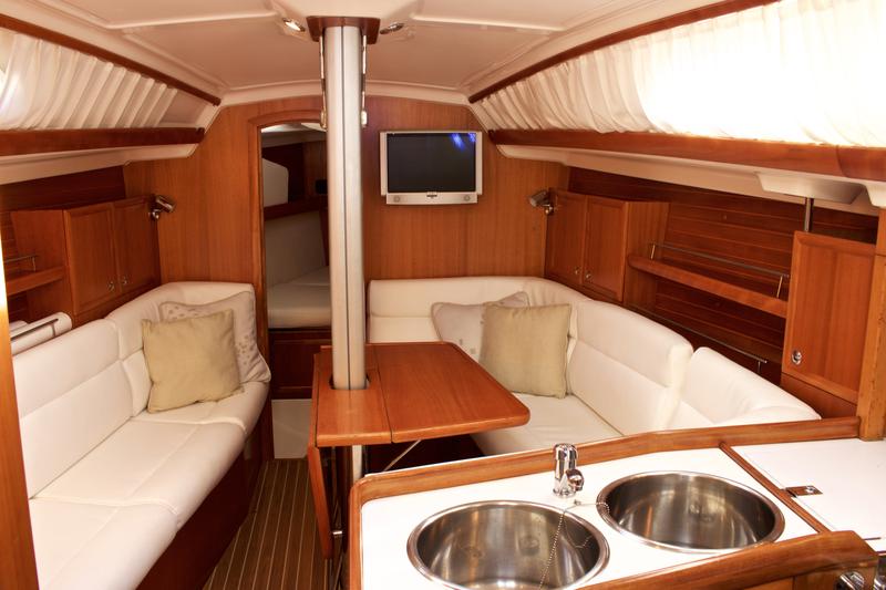 Book yachts online - sailboat - Elan Performance 37 - Sailway Uno - rent