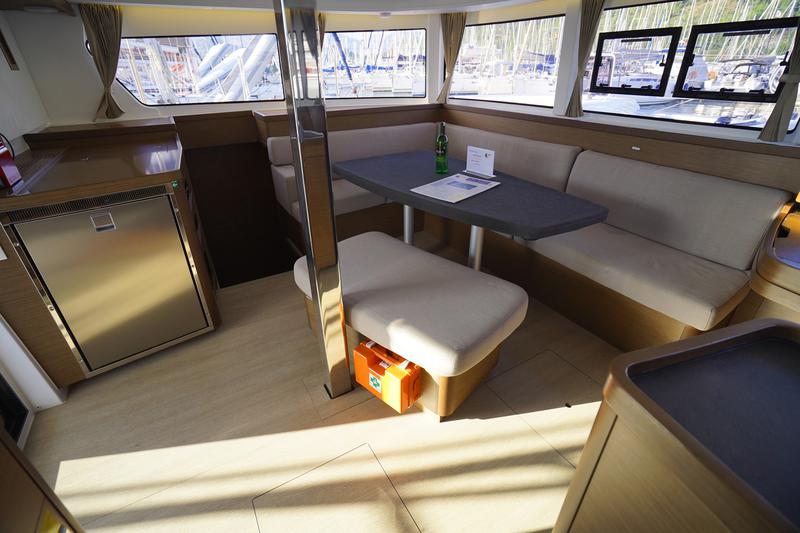 Book yachts online - catamaran - Lagoon 42 - Little Dream - rent