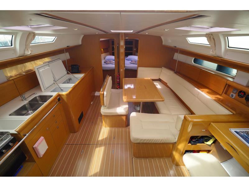 Book yachts online - sailboat - Sun Odyssey 44 i - Night &amp; Day - rent