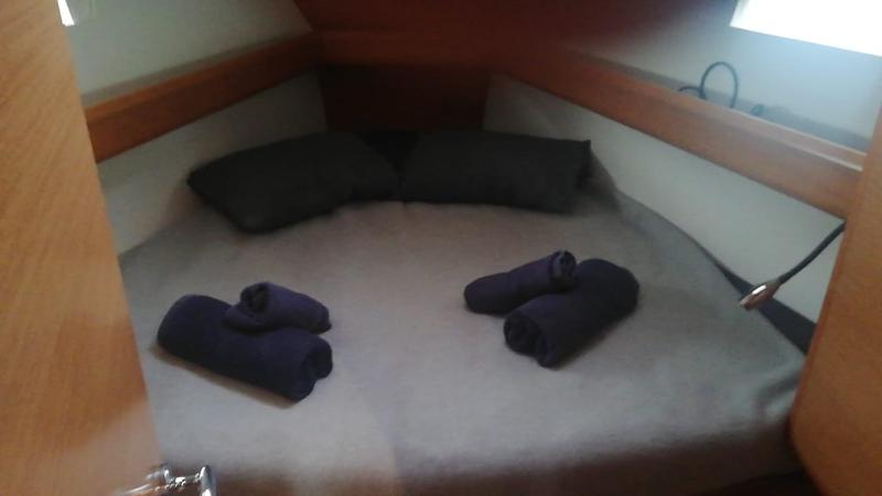 Book yachts online - sailboat - Sun Odyssey 439 - Captain Ginos - rent