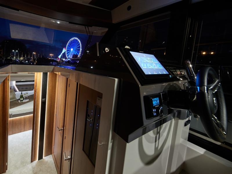 Book yachts online - motorboat - Northman 1200 Elegance Flybridge - ELEGANCE FLYBRIDGE - rent
