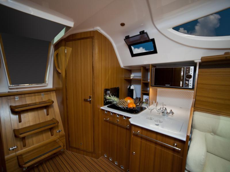 Book yachts online - sailboat - Maxus 33.1 RS Prestige - KATE - rent