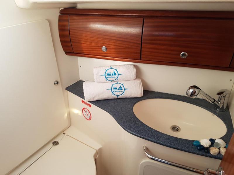Book yachts online - sailboat - Bavaria 44 - Flipper I - rent