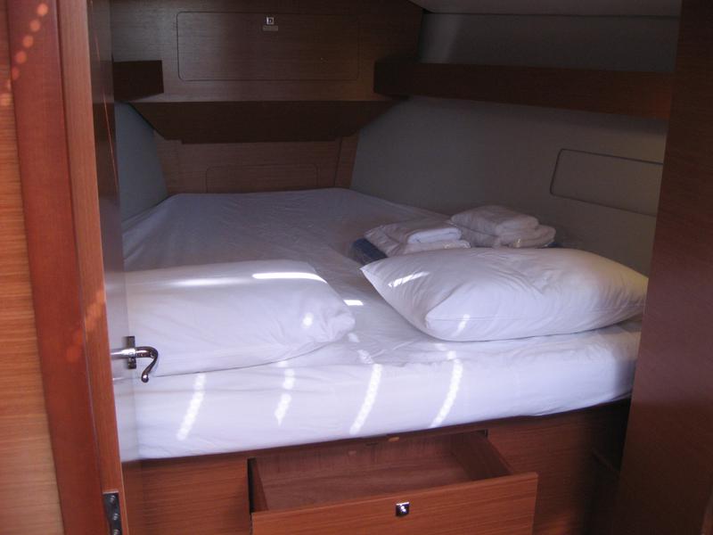 Book yachts online - sailboat - Dufour 382 GL - Delta - rent