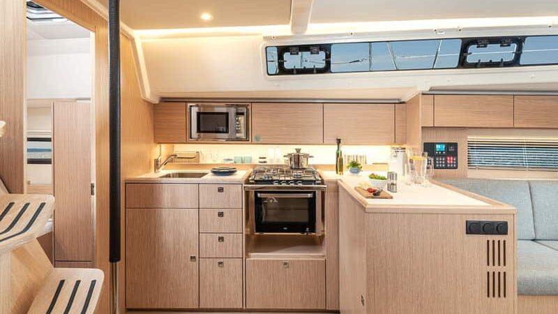 Book yachts online - sailboat - Bavaria C42 - Aeolus - rent