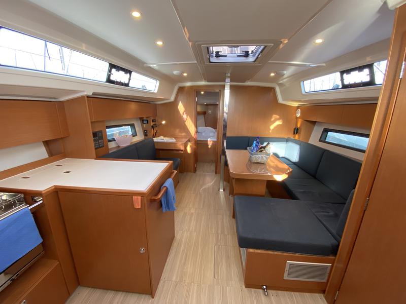 Book yachts online - sailboat - Bavaria C42 - Aeolus - rent