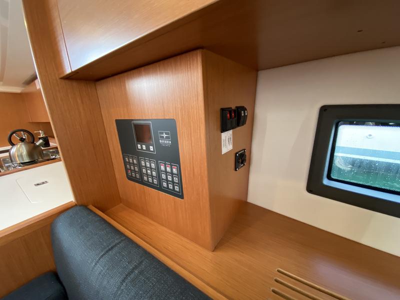 Book yachts online - sailboat - Bavaria C42 - Aeolus - rent