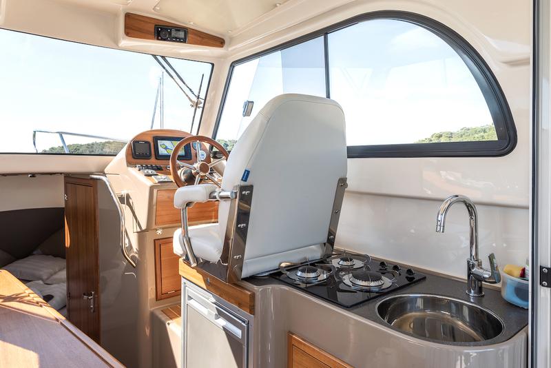 Book yachts online - motorboat - Leidi 800R - H8 - rent