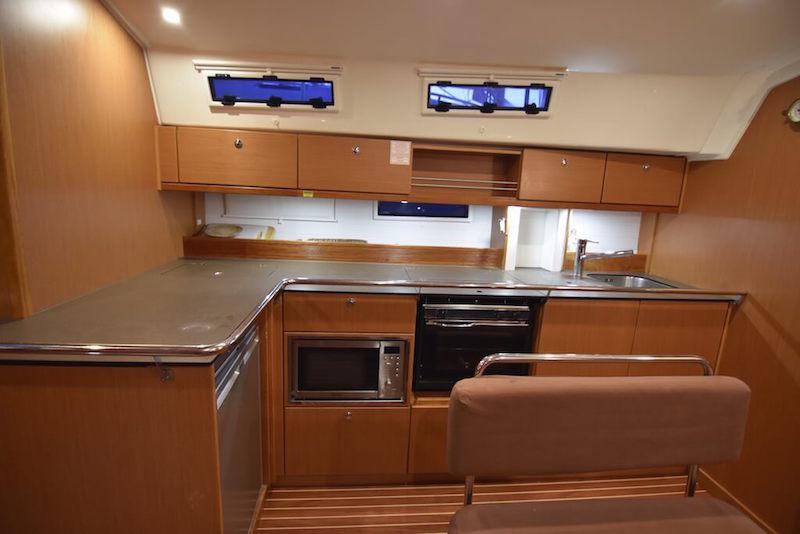 Book yachts online - sailboat - Bavaria Cruiser 45 - VIHOR - rent