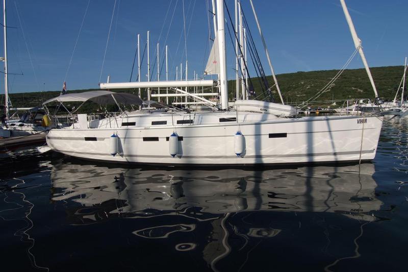 Book yachts online - sailboat - Bavaria Cruiser 45 - VIHOR - rent