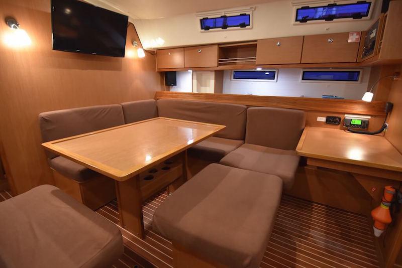 Book yachts online - sailboat - Bavaria Cruiser 45 - VIHOR - rent