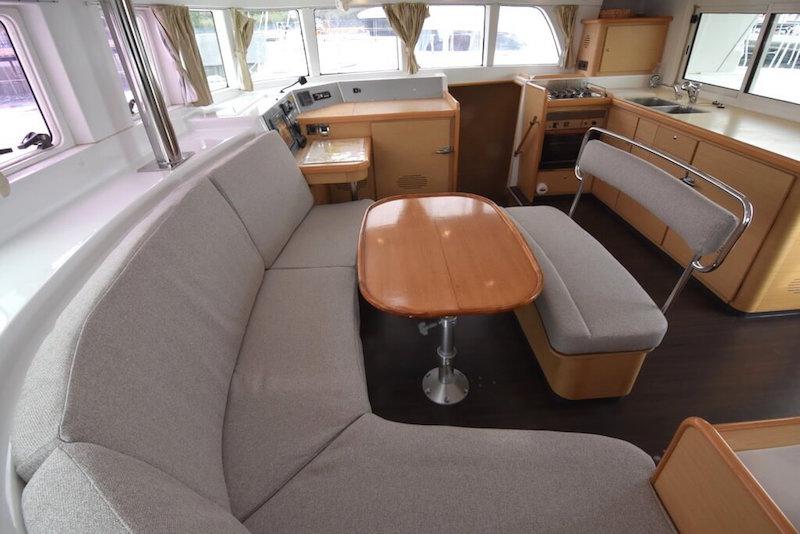 Book yachts online - catamaran - Lagoon 440 (4+2 cab) - OCEANUS - rent