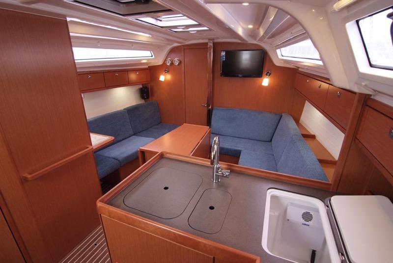 Book yachts online - sailboat - Bavaria Cruiser 37 - DORI  - rent