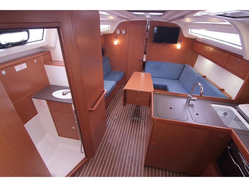 Book yachts online - sailboat - Bavaria Cruiser 37 - BURA  - rent