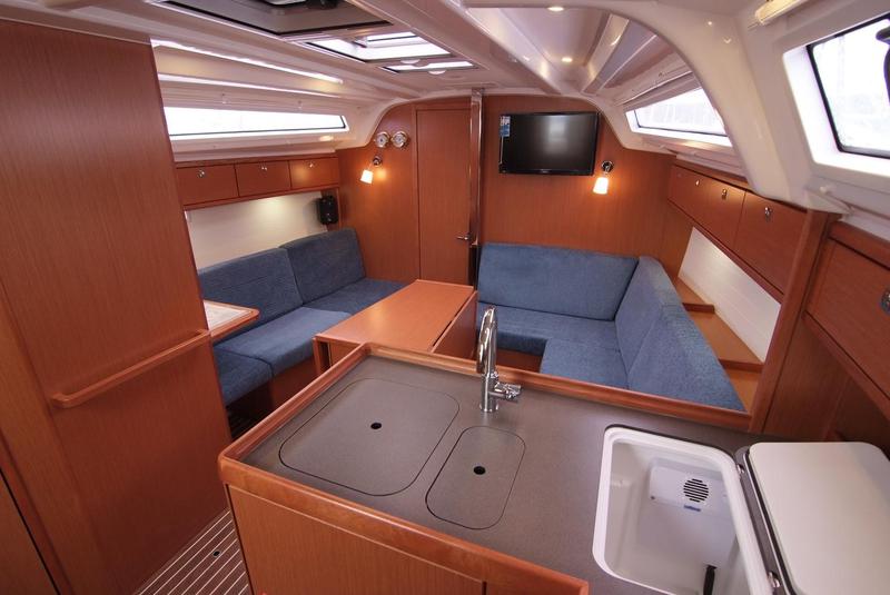 Book yachts online - sailboat - Bavaria Cruiser 37 - BURA  - rent