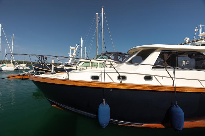 Book yachts online - motorboat - Adria Mare 38 - PAOLA - rent
