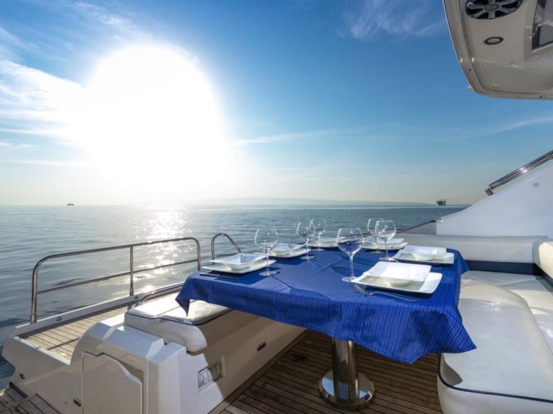 Book yachts online - motorboat - Fairline Targa 62 - Duje I - rent
