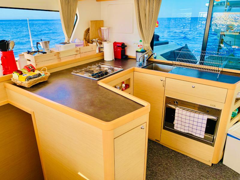 Book yachts online - catamaran - Lagoon 42 - GOA 6 - rent