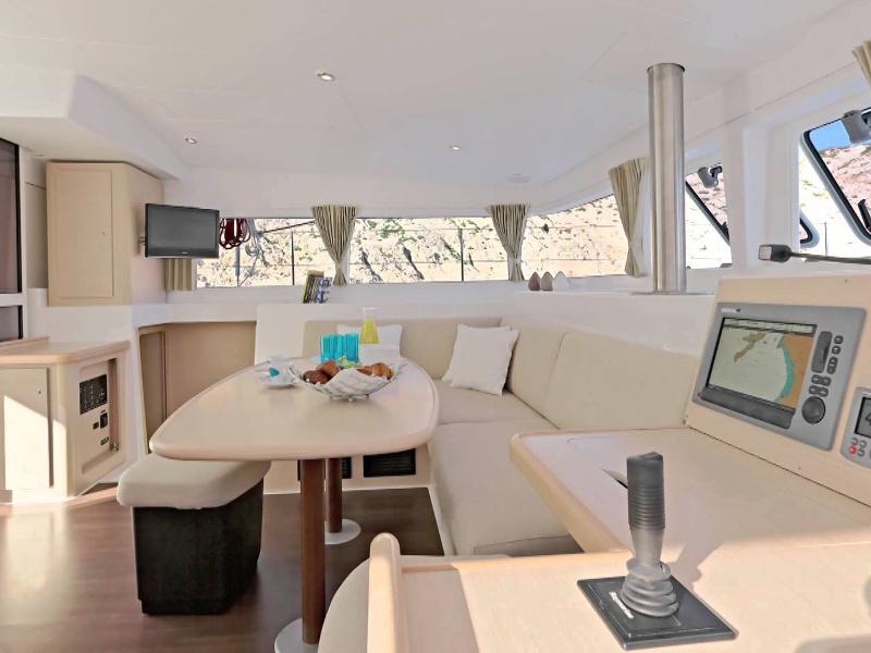 Book yachts online - catamaran - Lagoon 39 - Captain Nasos - rent