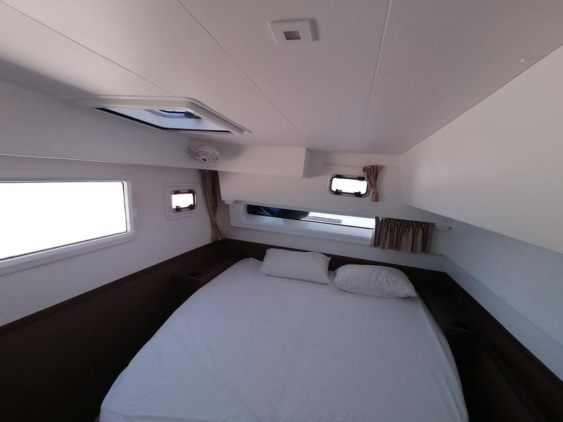 Book yachts online - catamaran - Lagoon 42 - Senza SE (A/C and Generator) - rent