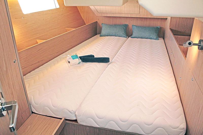 Book yachts online - sailboat - Oceanis 41.1 (2 Heads) - UNDER PRESSURE - rent