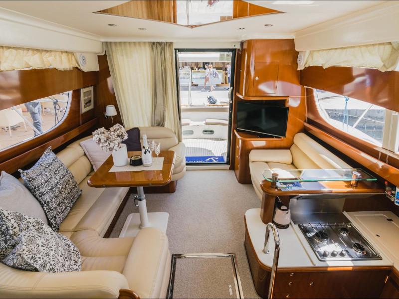 Book yachts online - motorboat - Jeanneau Prestige 46 Fly - UNPLUGGED - rent