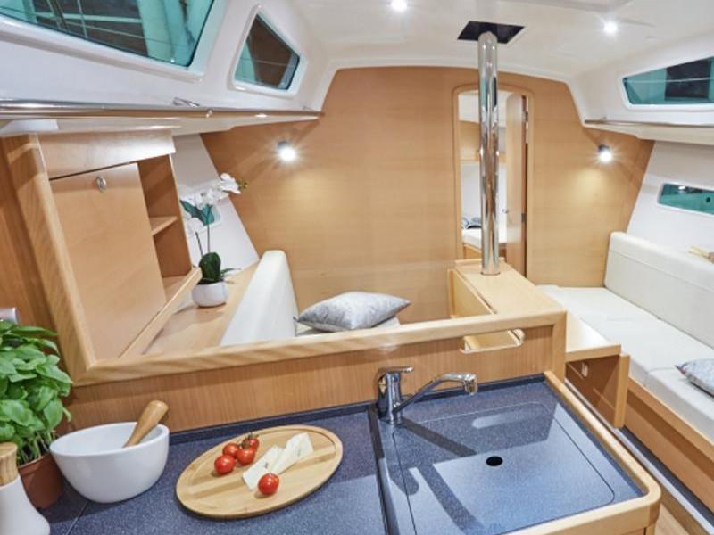 Book yachts online - sailboat - Sunsail Sun Odyssey 319 - Sunsail Sun Odyssey 319 (2019) - rent