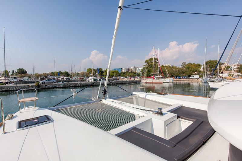 Book yachts online - catamaran - Lagoon 450  Flybridge - Smile - rent