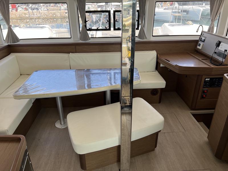 Book yachts online - catamaran - Lagoon 42 - Sea Hawk - rent