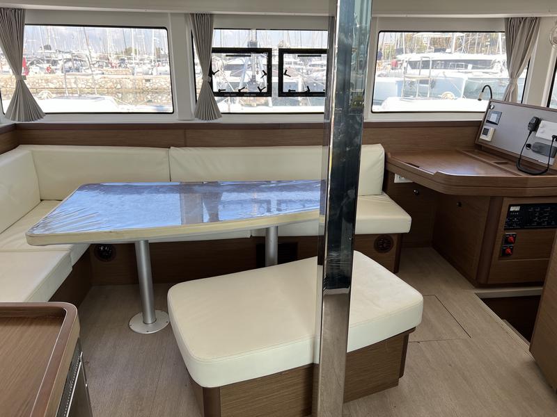 Book yachts online - catamaran - Lagoon 42 - Sea Hawk - rent