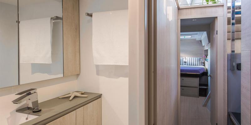 Book yachts online - catamaran - Moorings 5000-5 - Moorings 5000-5 (2019) - rent