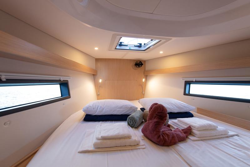 Book yachts online - sailboat - Bavaria C42 - Karpouzi | A/C, Bow Thruster, Full teak deck - rent