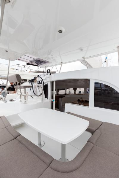 Book yachts online - catamaran - Lagoon 380 - Vienna | Solar Panel, Inverter - rent
