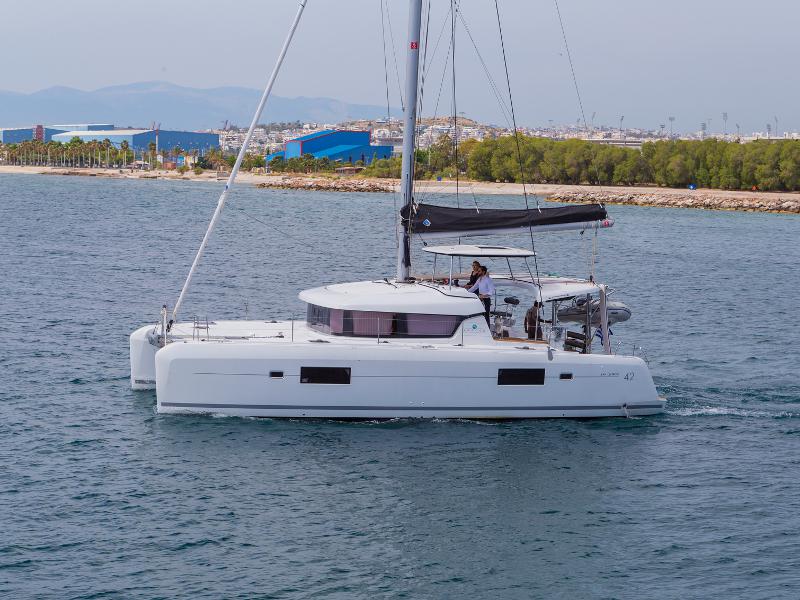 Book yachts online - catamaran - Lagoon 42 - San Giorgio - rent