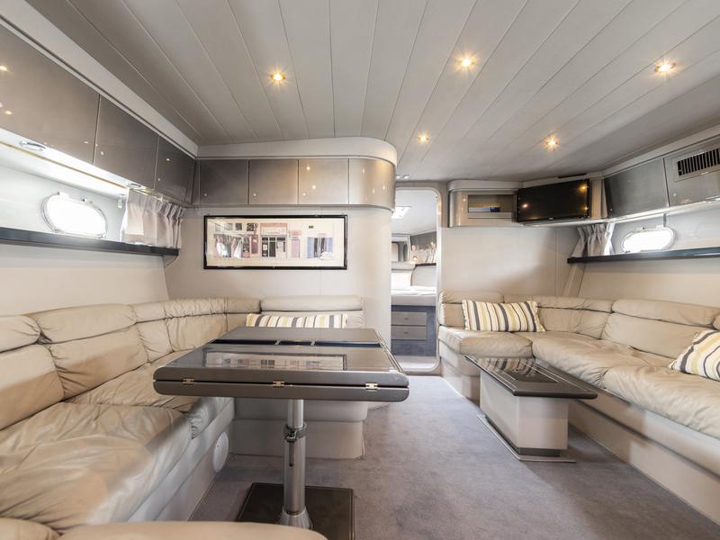 Book yachts online - motorboat - Ferretti 47S Open - Vento - rent