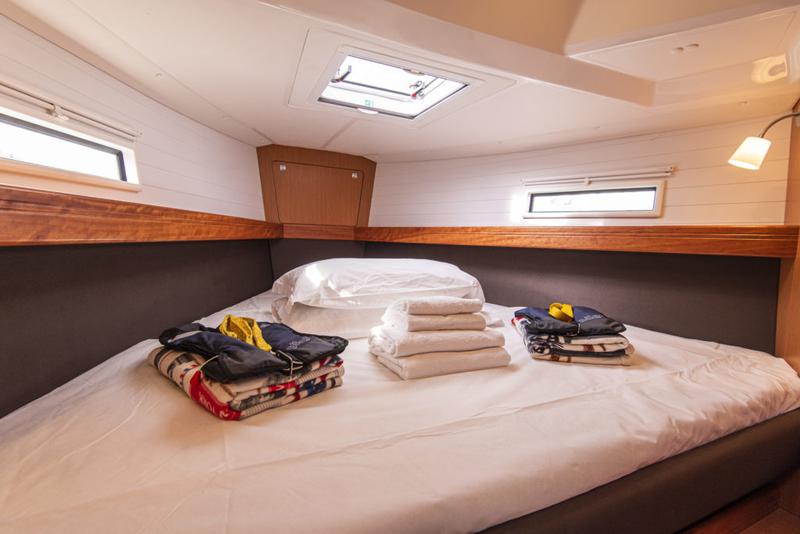 Book yachts online - sailboat - Bavaria Cruiser 41 - Libeccio - rent
