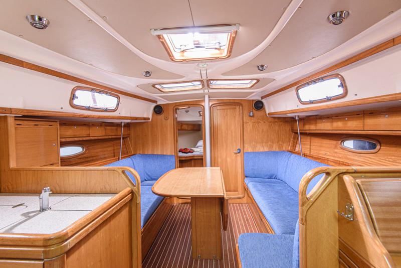 Book yachts online - sailboat - Bavaria 37 Cruiser - Gigiona - rent