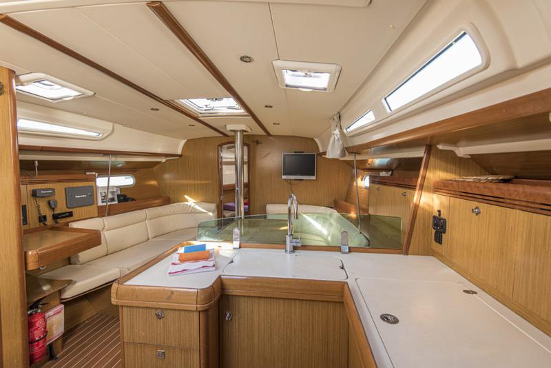 Book yachts online - sailboat - Sun Odyssey 42 i - Benoit - rent