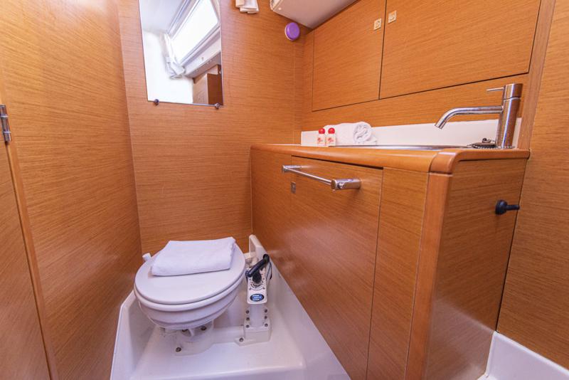Book yachts online - sailboat - Sun Odyssey 439 - Ribelle - rent