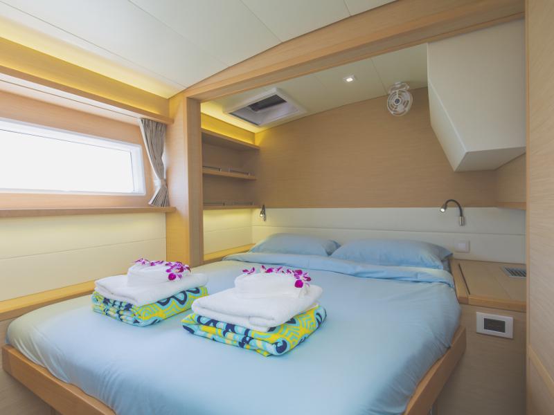 Book yachts online - catamaran - Lagoon 52F - Blue Moon - rent