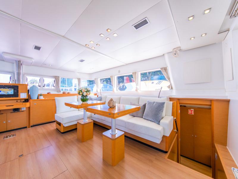Book yachts online - catamaran - Lagoon 620 - Jyohana - rent