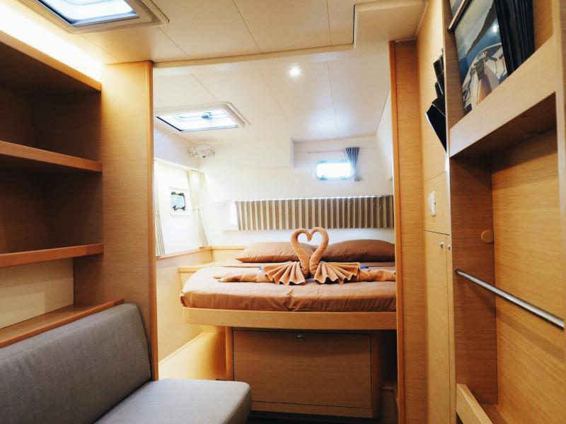 Book yachts online - catamaran - Lagoon 42 -Owner's Version - P&amp;B - rent
