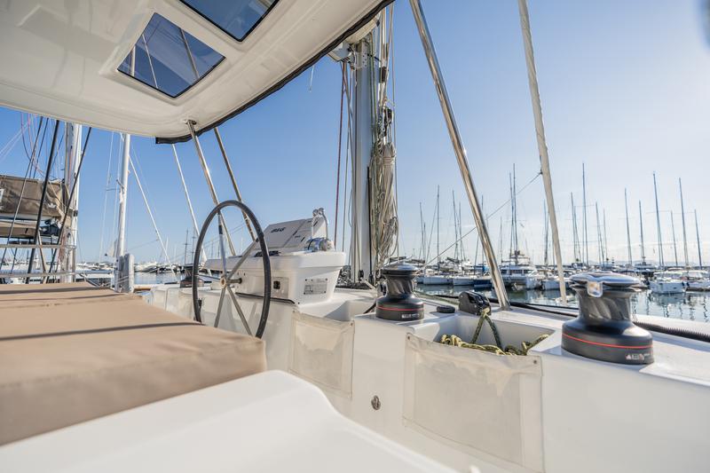 Book yachts online - catamaran - Lagoon 50 (6 cabs) -  Skippered - PELAGIC CAT - rent