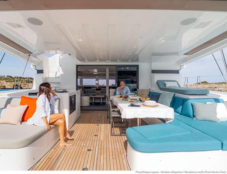 Book yachts online - catamaran - Lagoon 55 - VALIUM 55 - rent